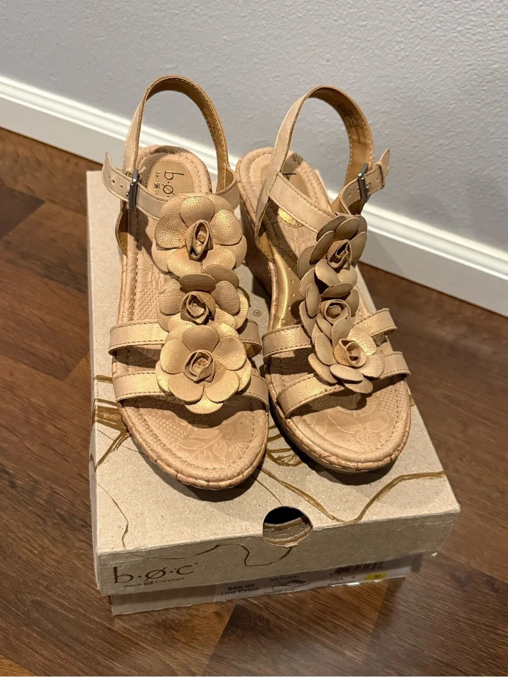 b.o.c. Cornelis Floral wedge sandal (size 8)
